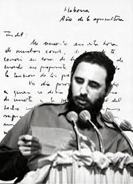 Fidel lee la carta de despedida del Ché al pueblo de Cuba