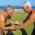 Tito y un abuelo del Club Master Natación Juventud Acumulada haciendo preparación física en la playa